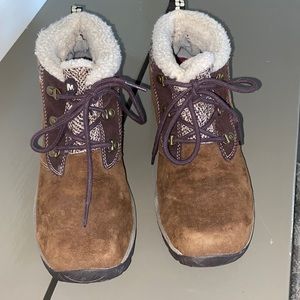 MERRELL AIR CUSHION TIE UP ANKLE BOOTS SIZE 9